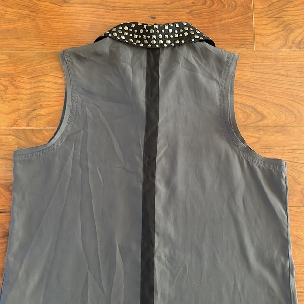 Rock & Republic Gray and Black Studded Button Down Sleeveless Blouse - Picture 8 of 9